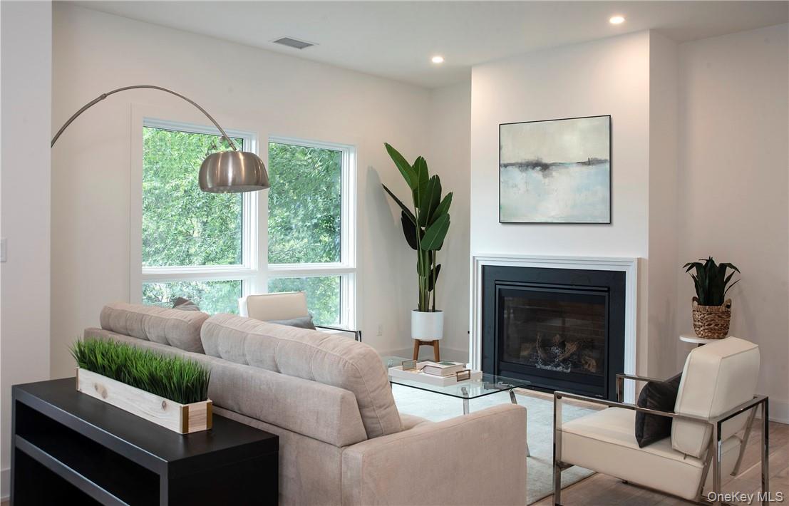 8 Boulevard W # 301, Pelham, NY 10803