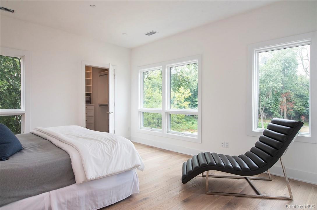 8 Boulevard W # 301, Pelham, NY 10803