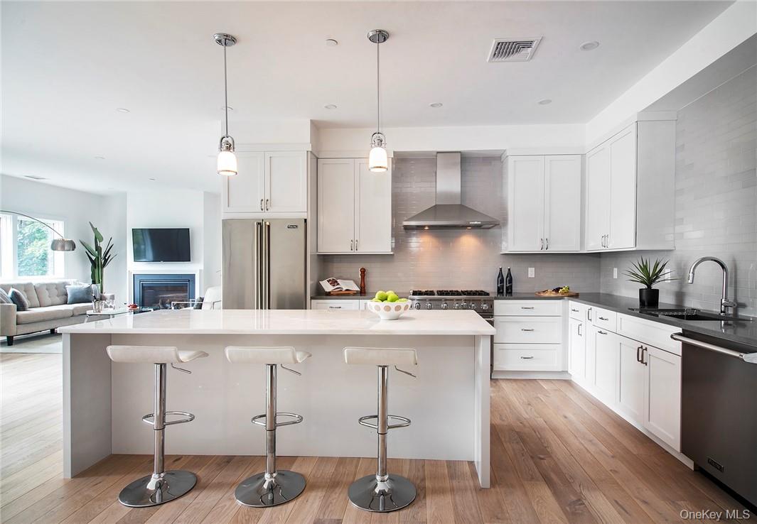 8 Boulevard W # 301, Pelham, NY 10803