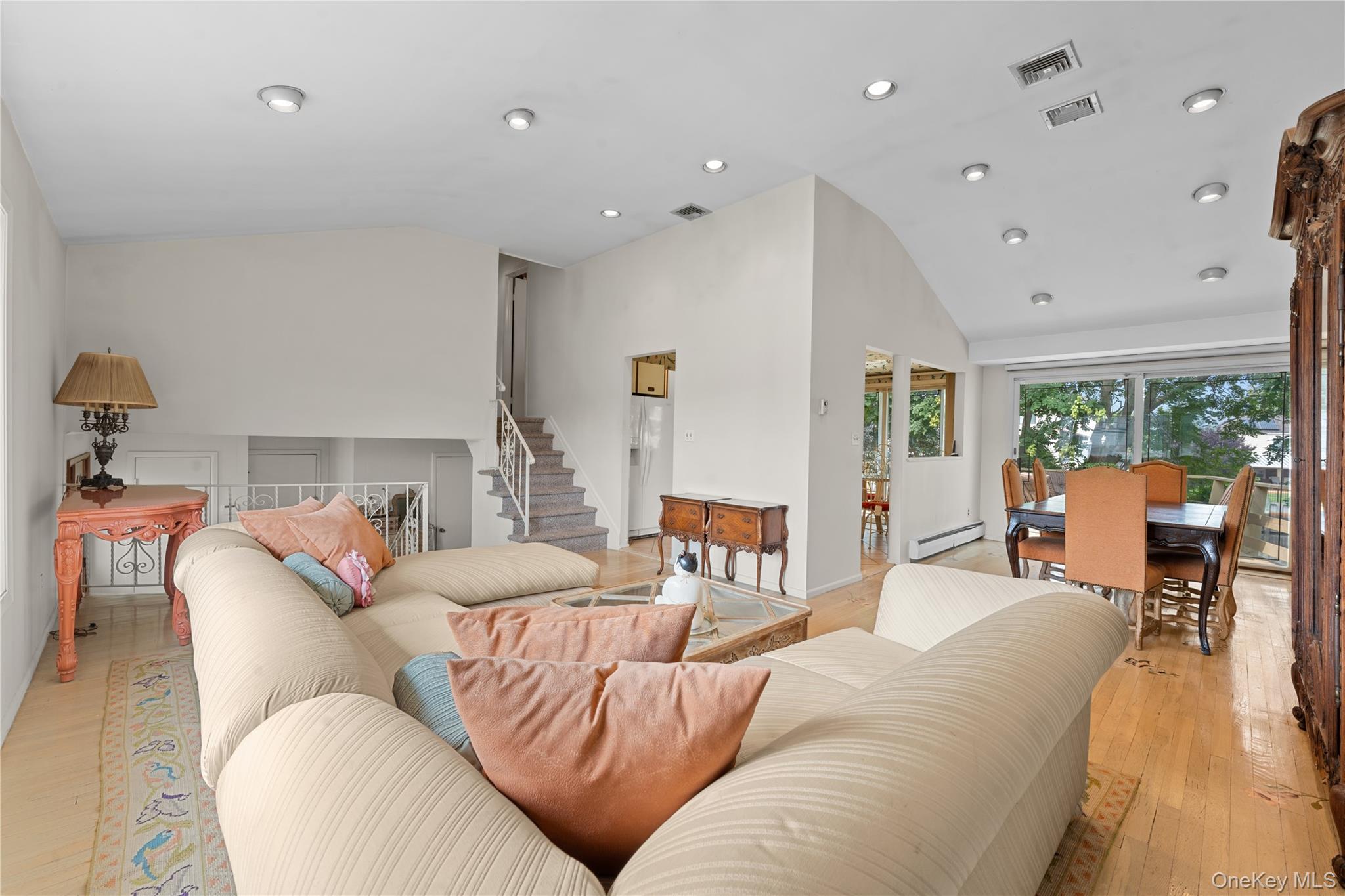 48 Oxford Road, East Rockaway, NY 11518