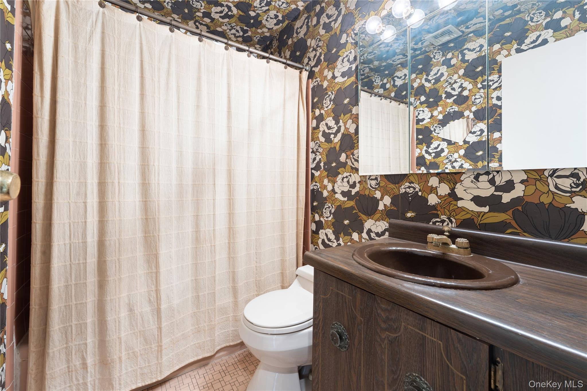 48 Oxford Road, East Rockaway, NY 11518