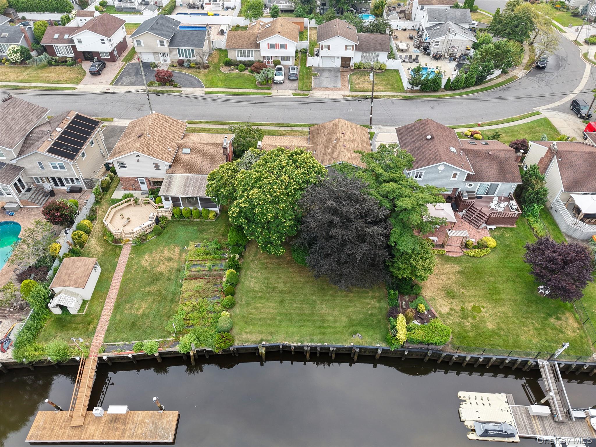 48 Oxford Road, East Rockaway, NY 11518