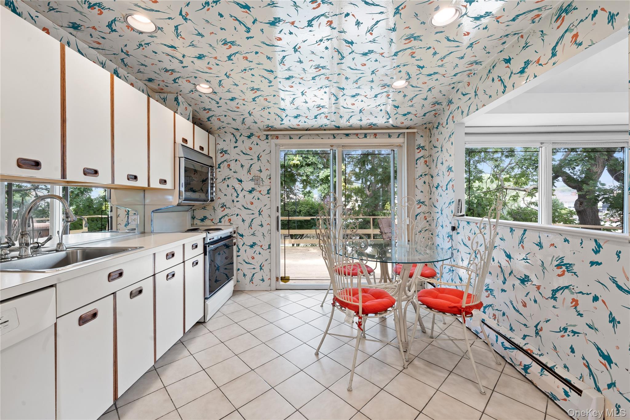 48 Oxford Road, East Rockaway, NY 11518