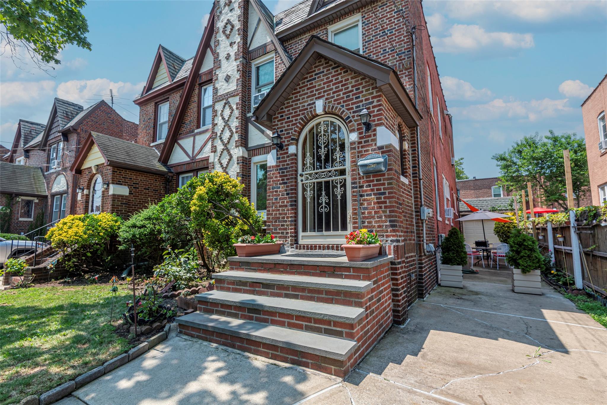 95-10 243 Street, Floral Park, NY 11001