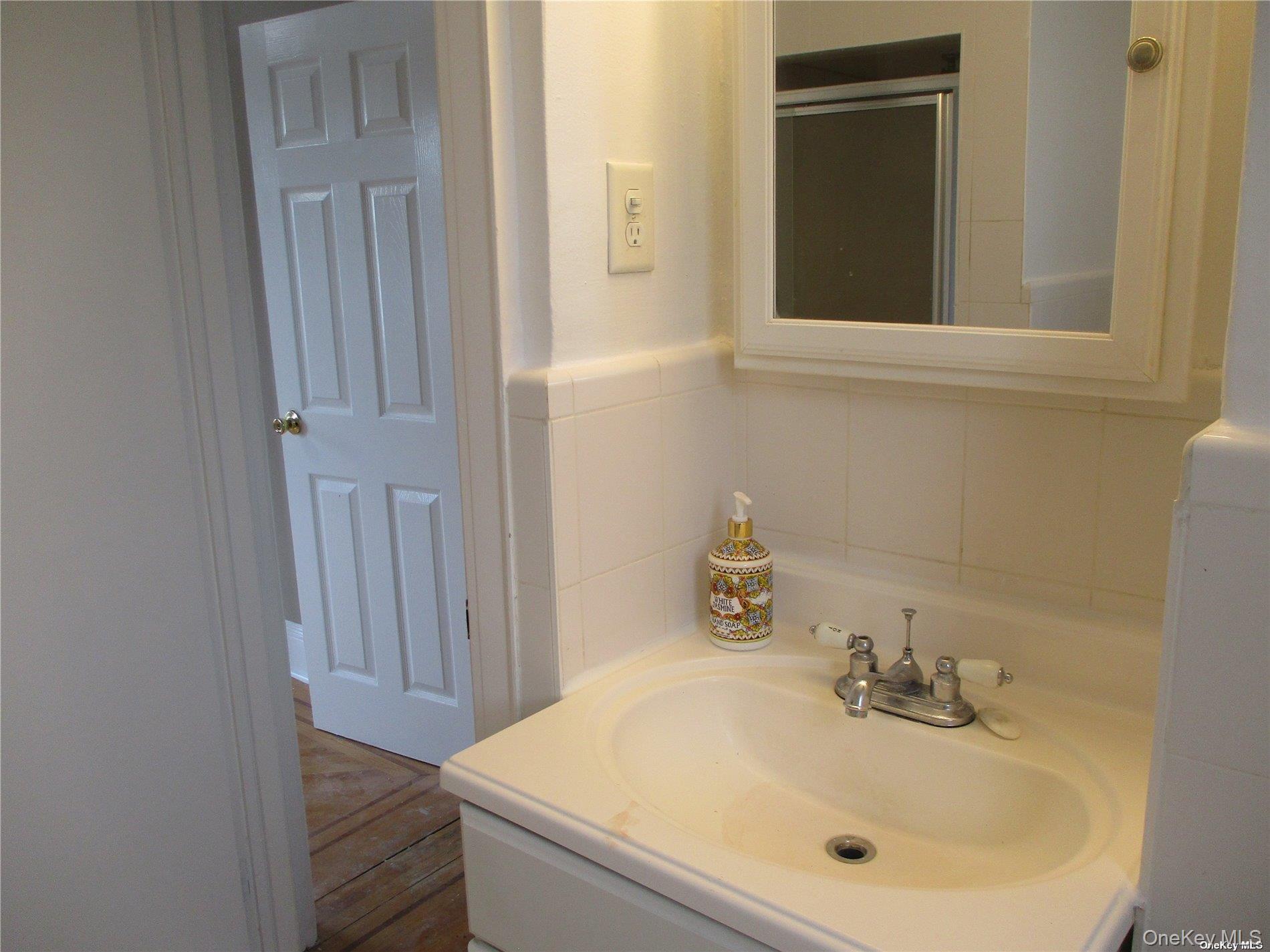 127 Gordon Road, Valley Stream, NY 11581