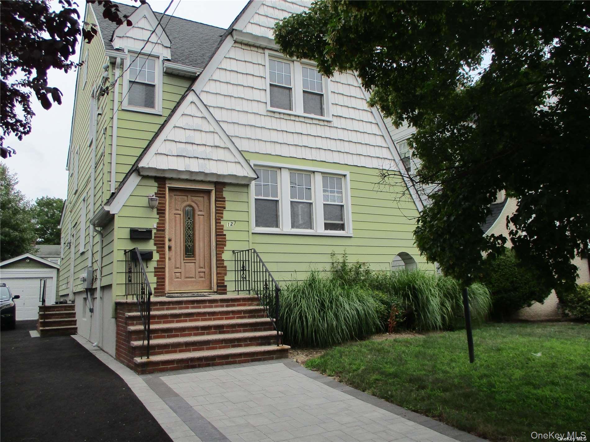 127 Gordon Road, Valley Stream, NY 11581