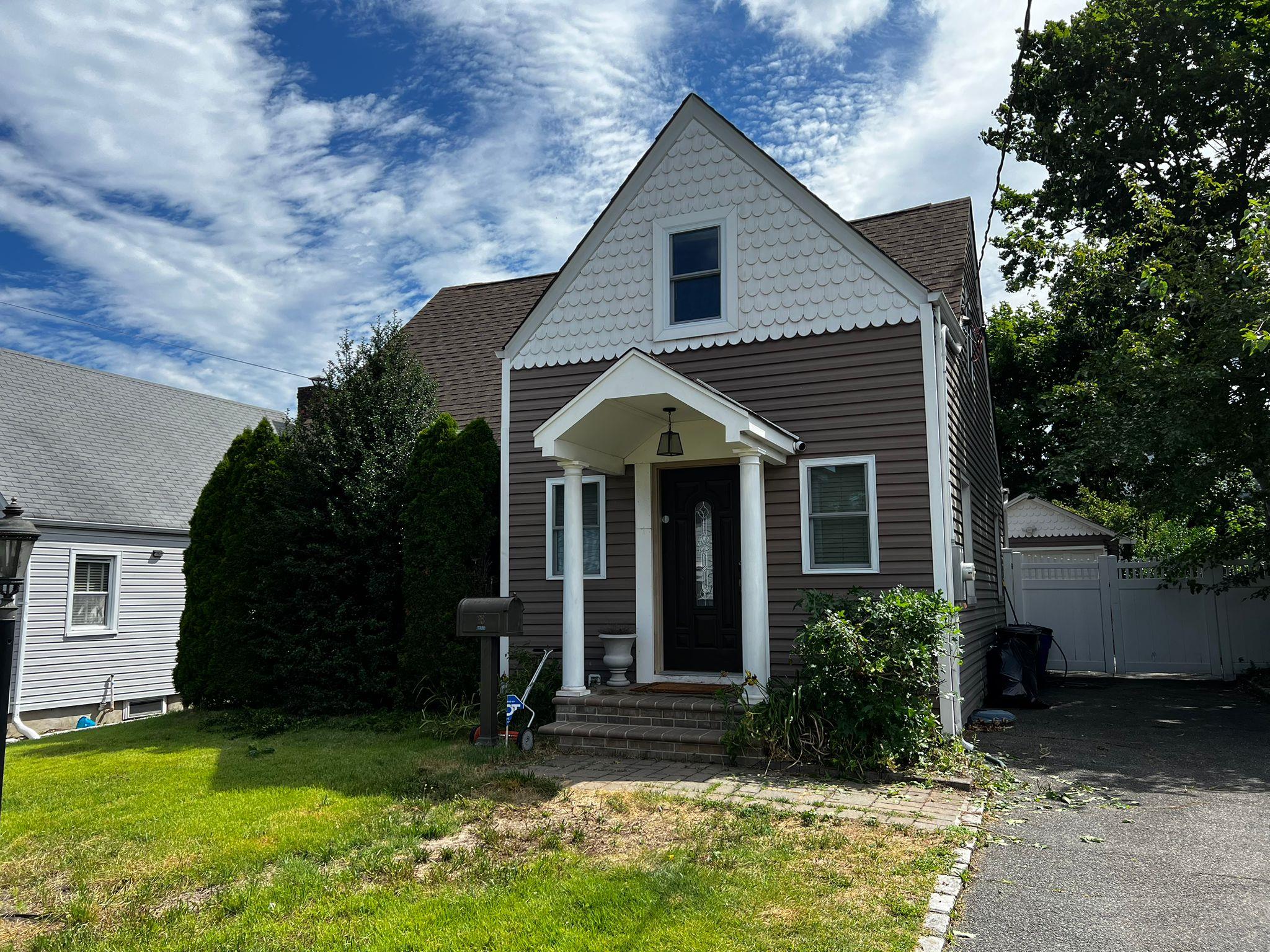 28 Allen Street, New Hyde Park, NY 11040