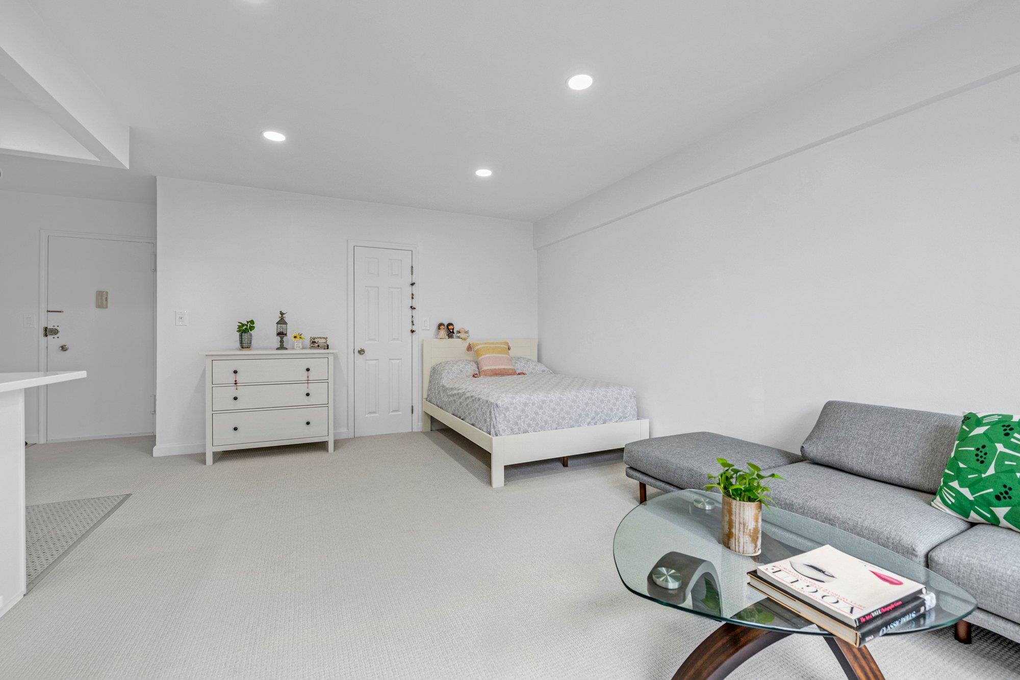 15 Hillpark Avenue # 2-O, Great Neck, NY 11021