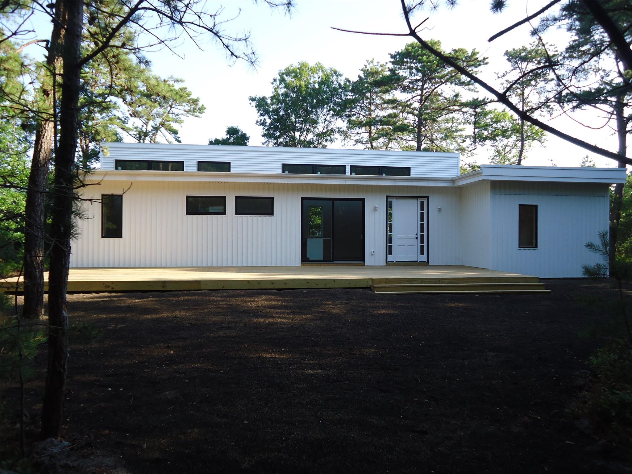 518 Maple Avenue S, Riverhead, NY 11901