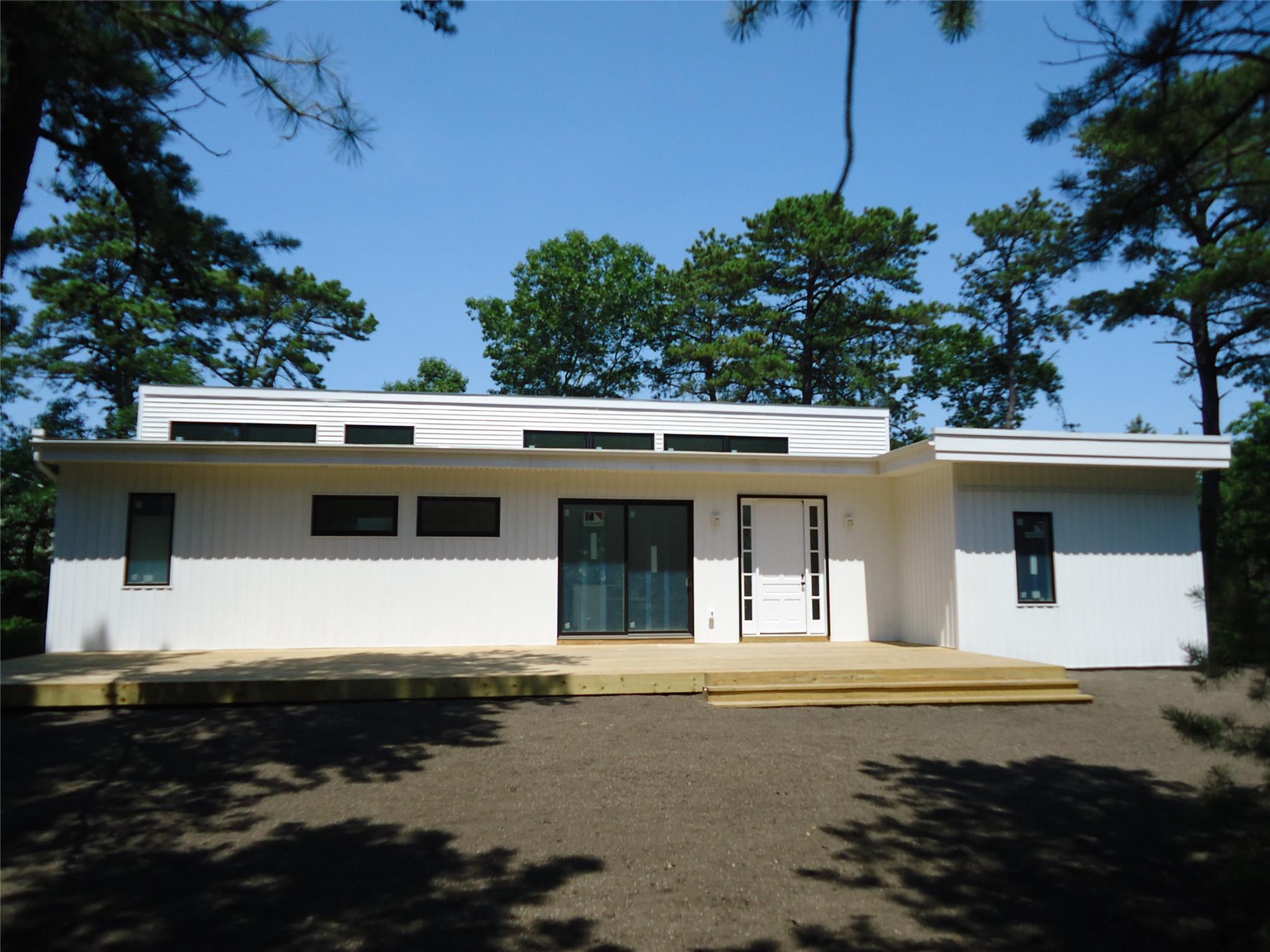 518 Maple Avenue S, Riverhead, NY 11901