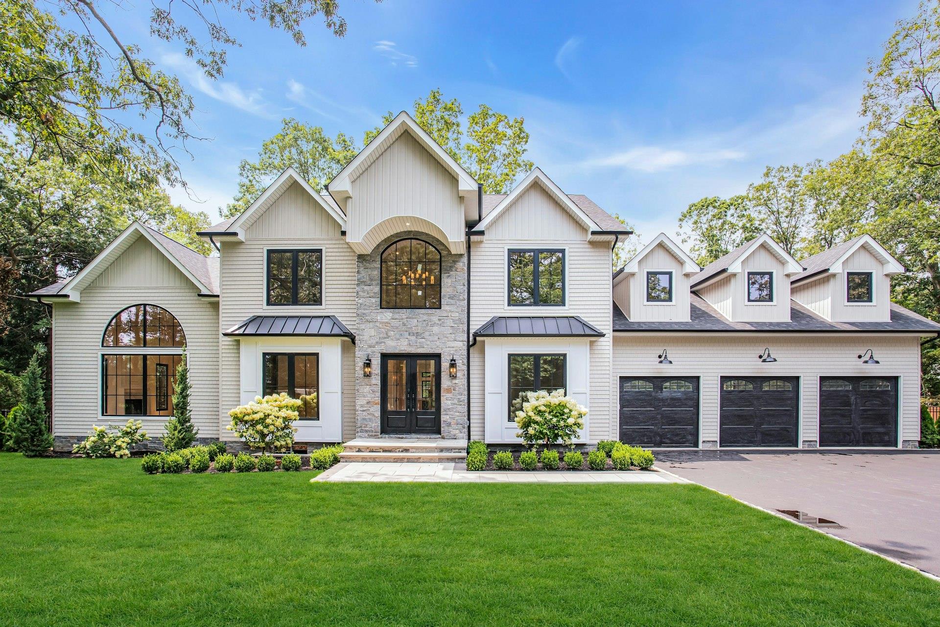 115 Weeks Drive, Dix Hills, NY 11746