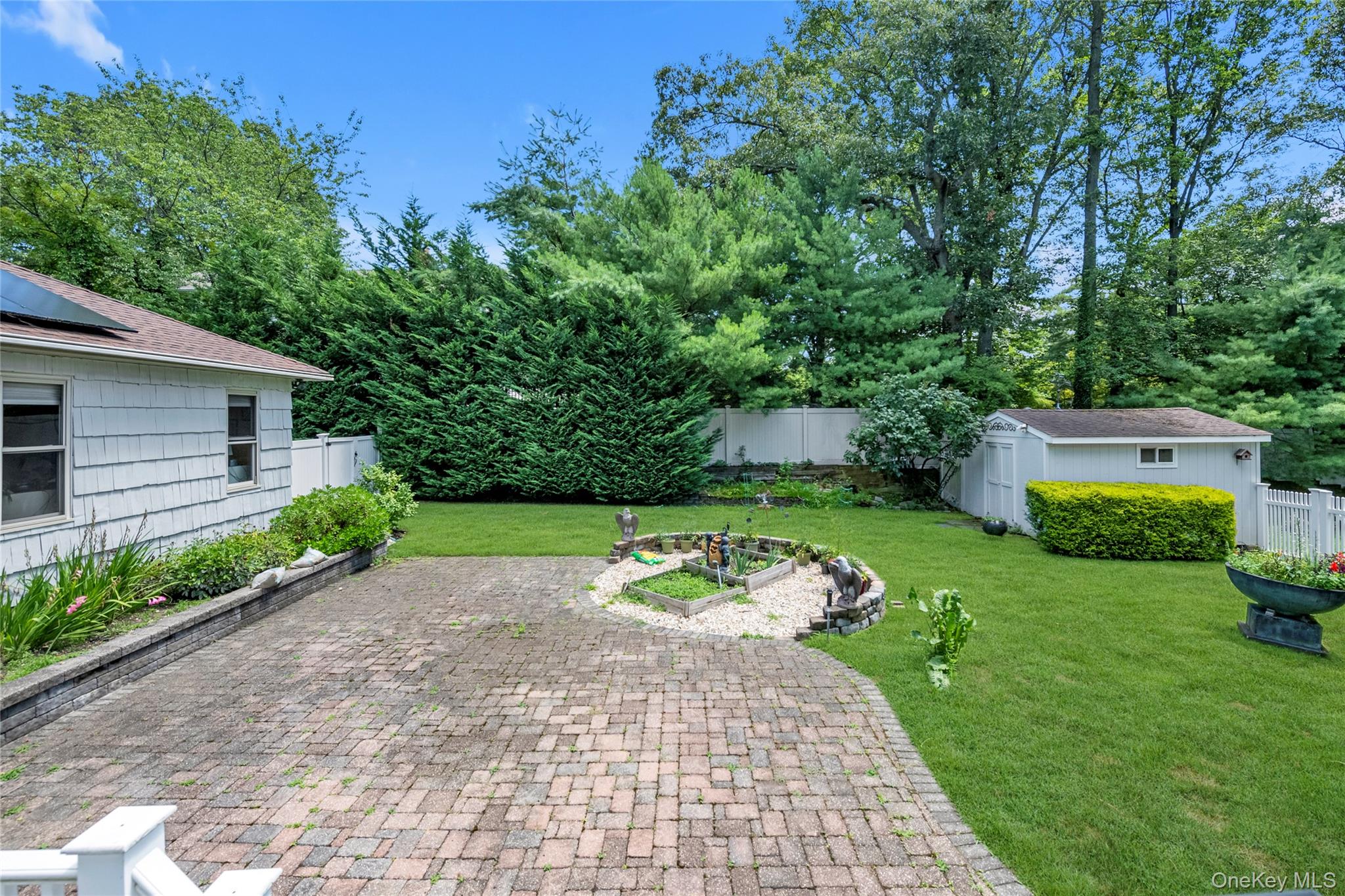 17 Melody, Bayville, NY 11709