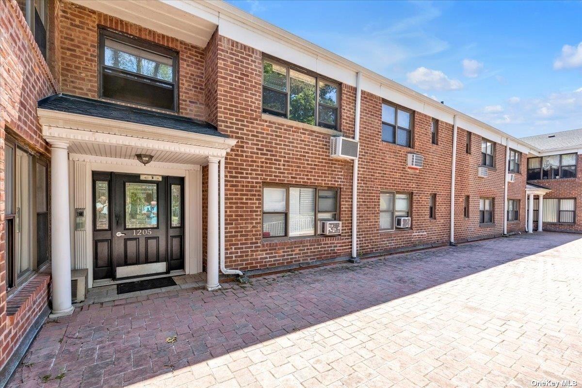 1205 E Broadway # F-13, Hewlett, NY 11557