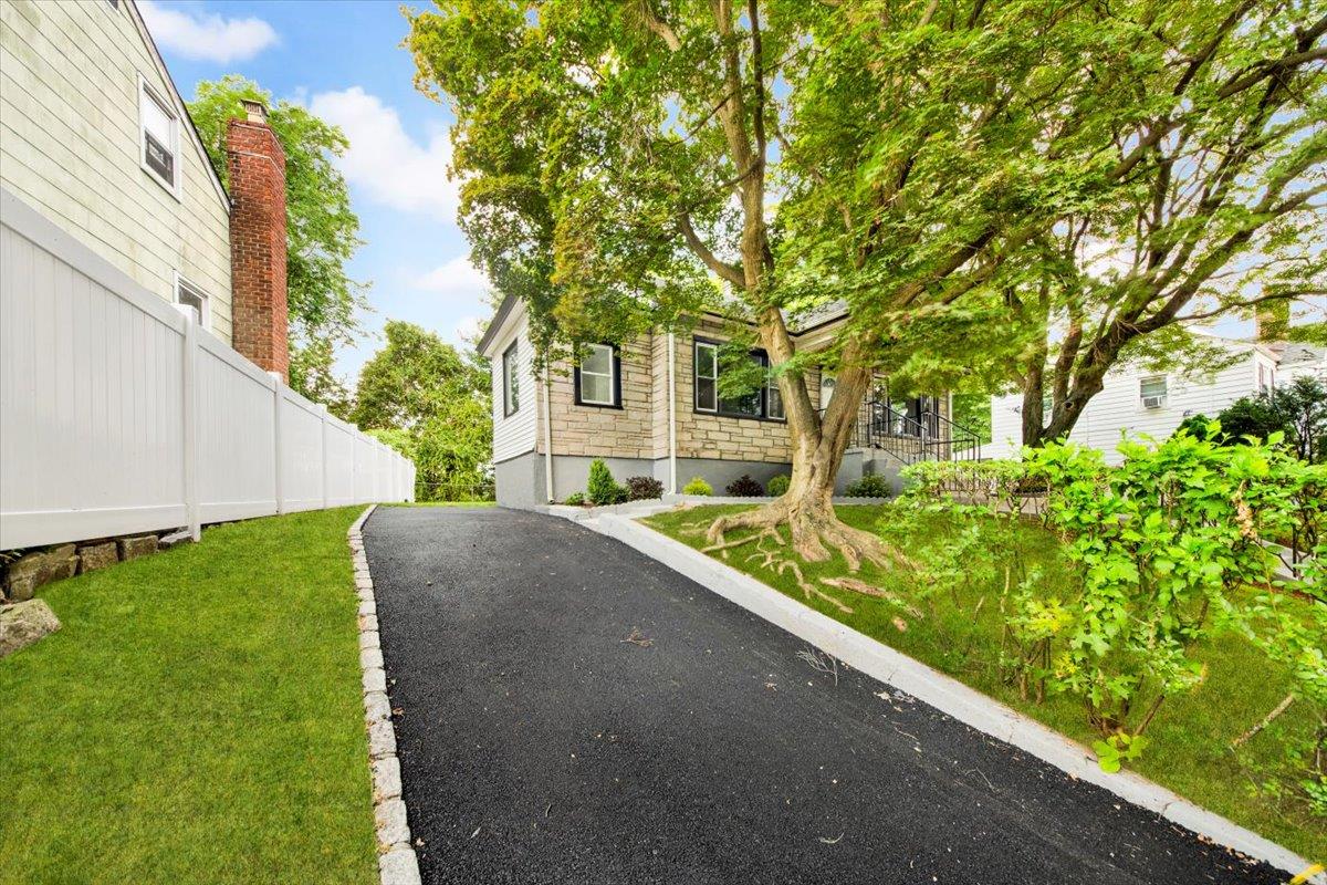 75 Belknap Avenue, Yonkers, NY 10710