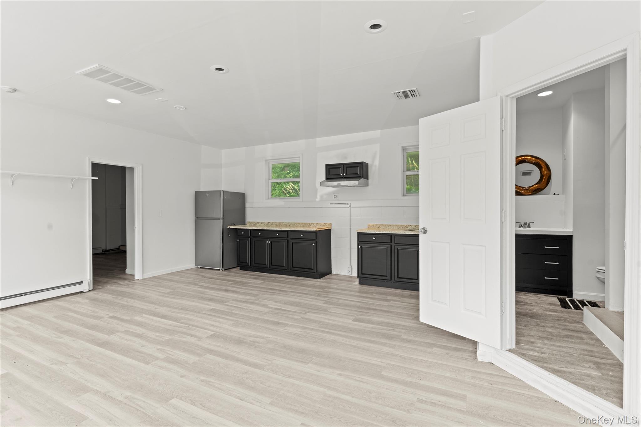 737 Broadway (aka 9W), Ulster Park, NY 12487