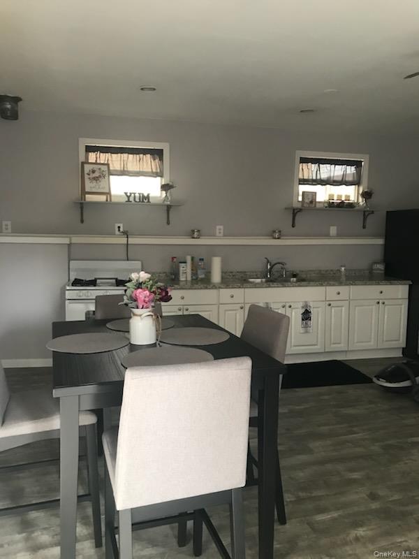 737 Broadway (aka 9W), Ulster Park, NY 12487