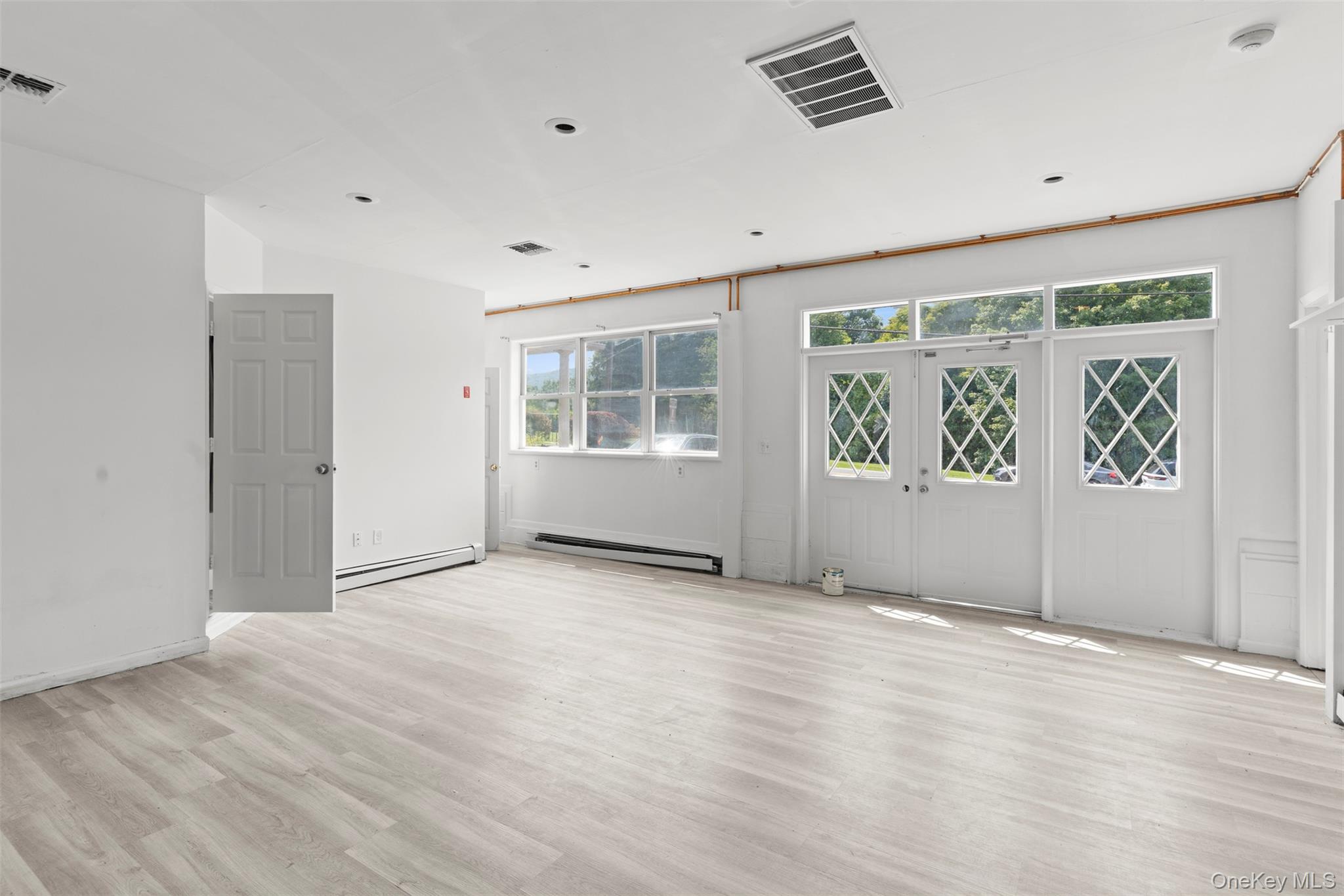 737 Broadway (aka 9W), Ulster Park, NY 12487