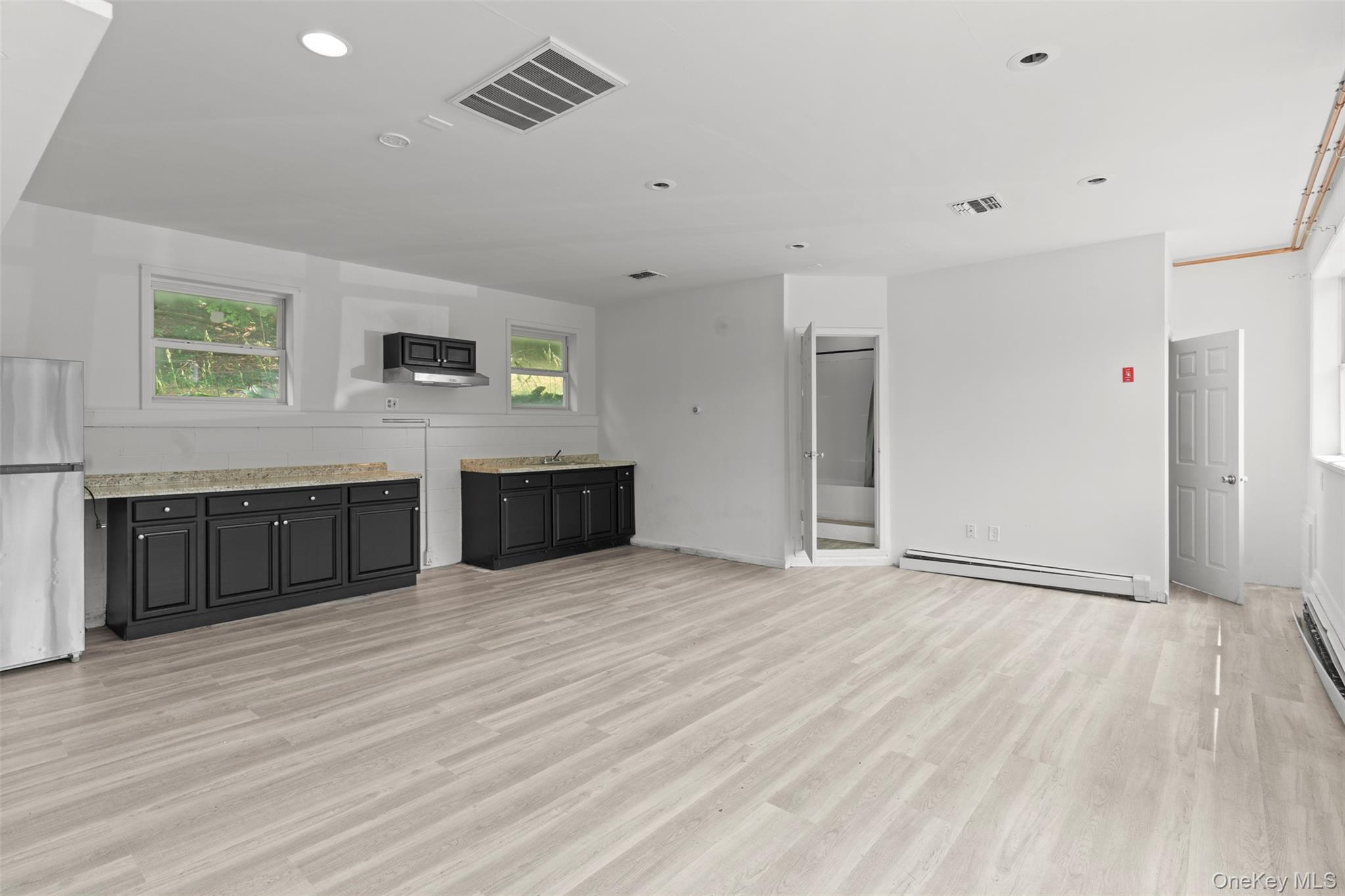 737 Broadway (aka 9W), Ulster Park, NY 12487