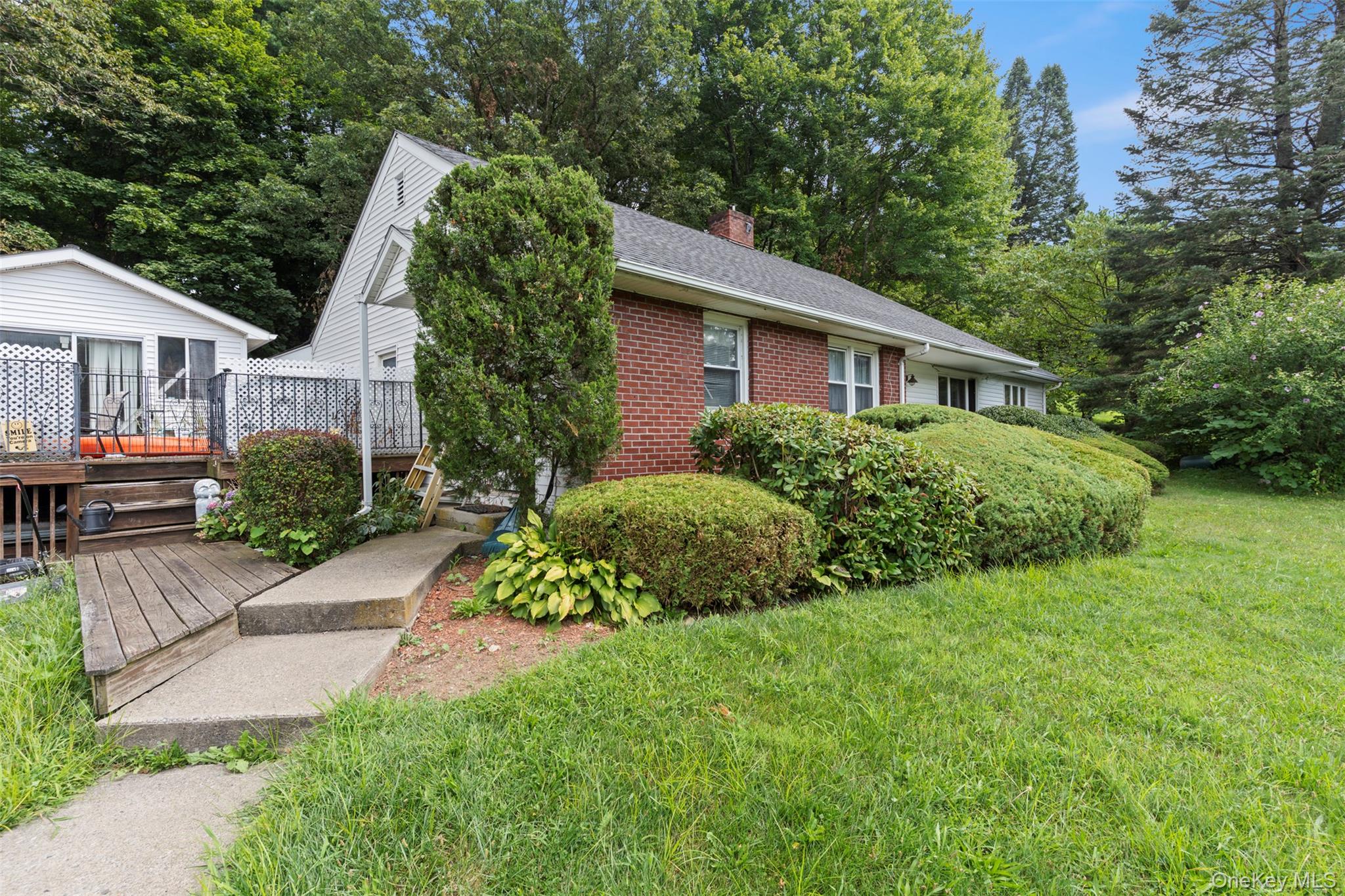 737 Broadway (aka 9W), Ulster Park, NY 12487