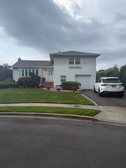 10 Temme Court, Plainview, NY 11803