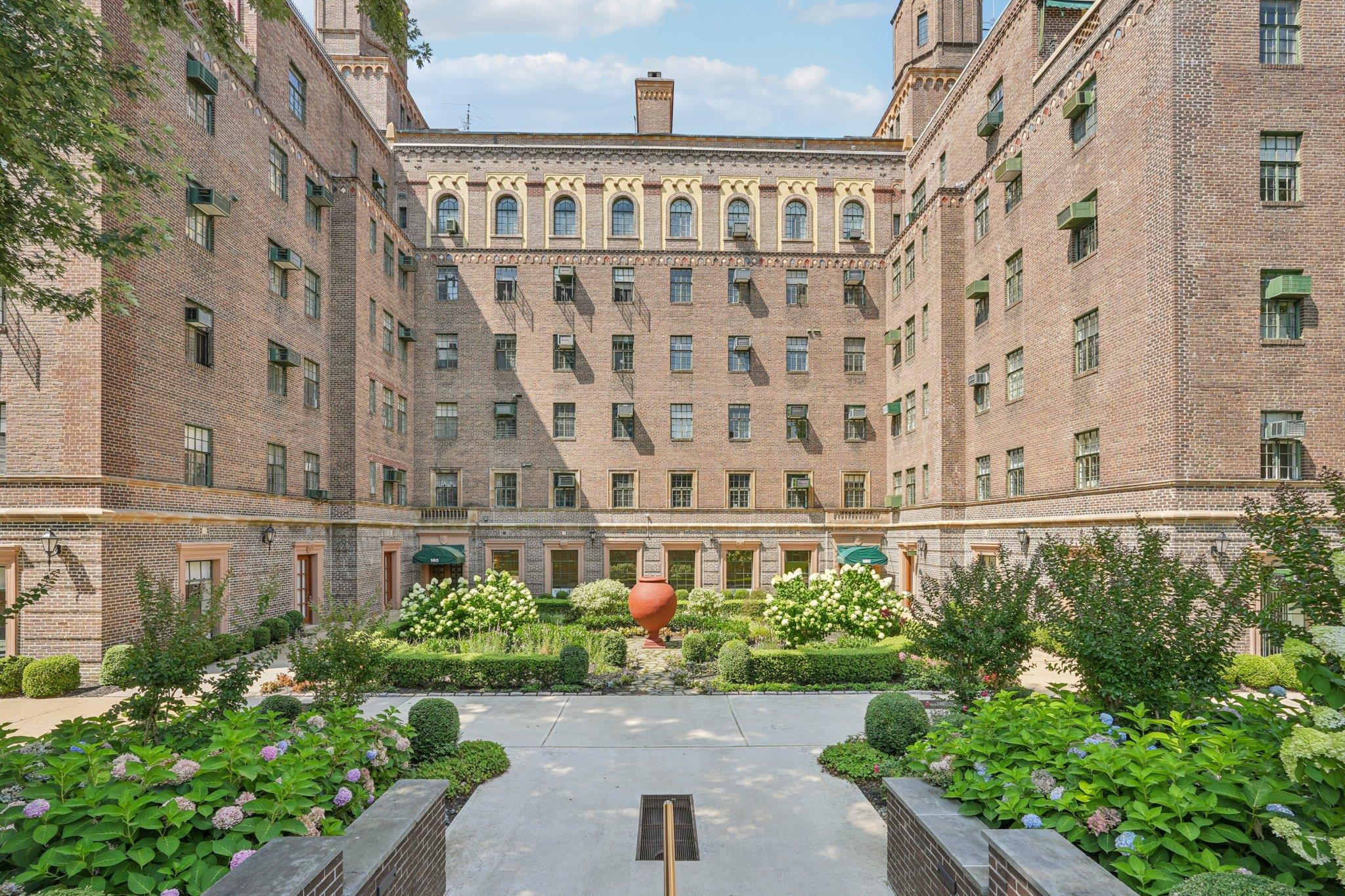 160 Middle Neck Road # 2 C, Great Neck, NY 11021