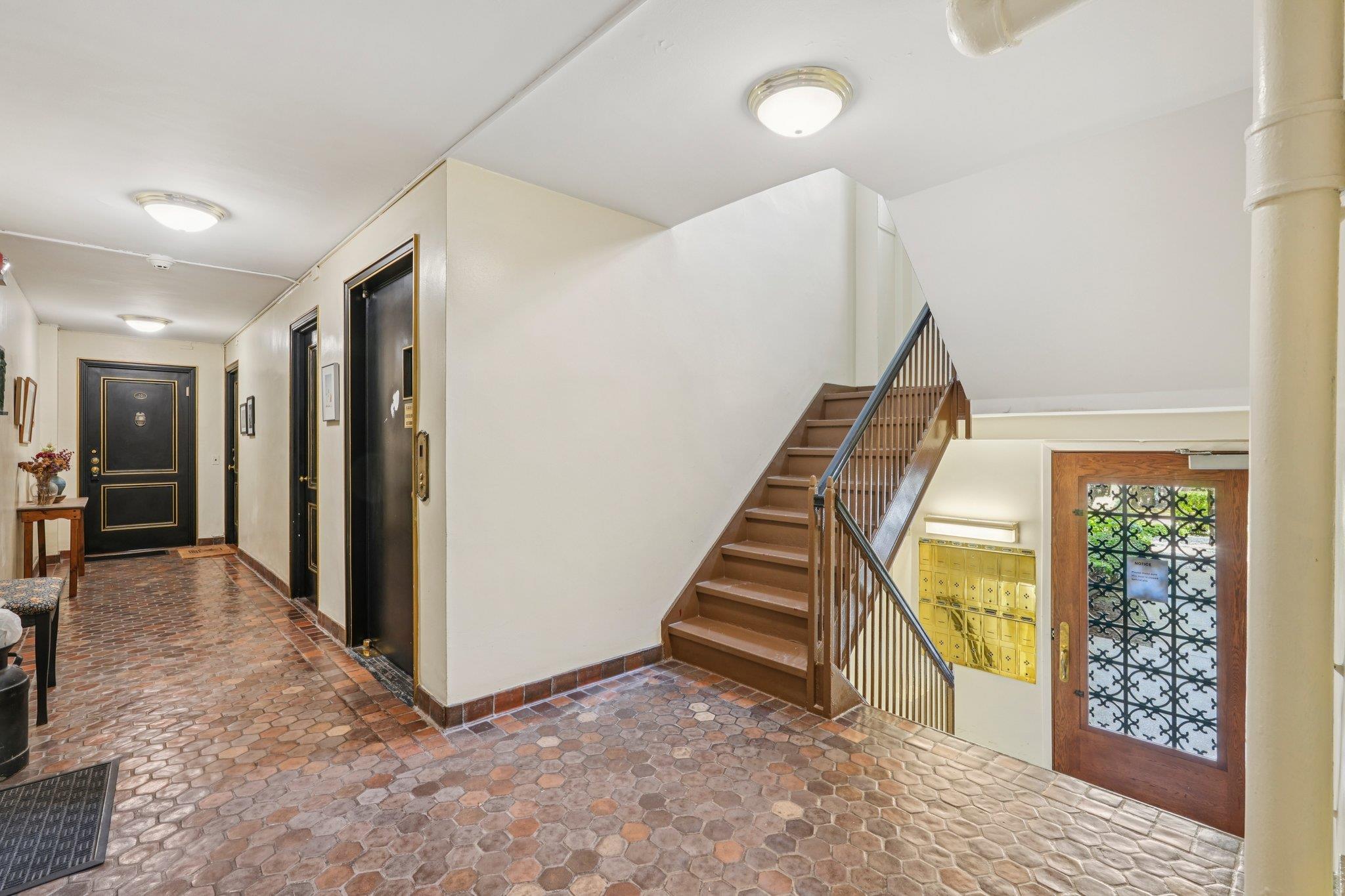 160 Middle Neck Road # 2 C, Great Neck, NY 11021