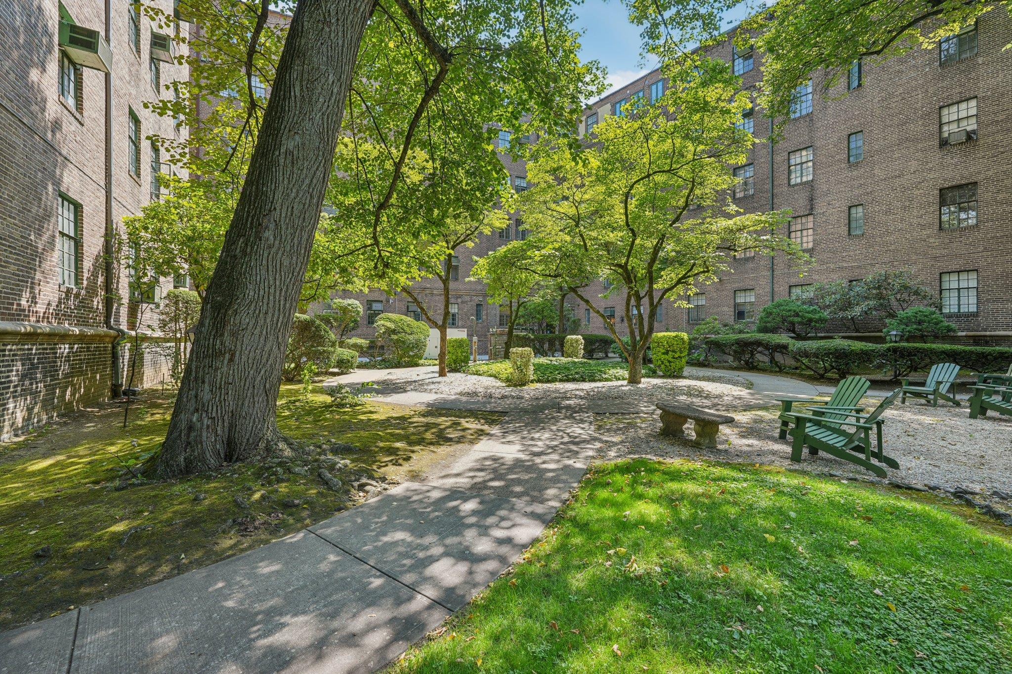 160 Middle Neck Road # 2 C, Great Neck, NY 11021