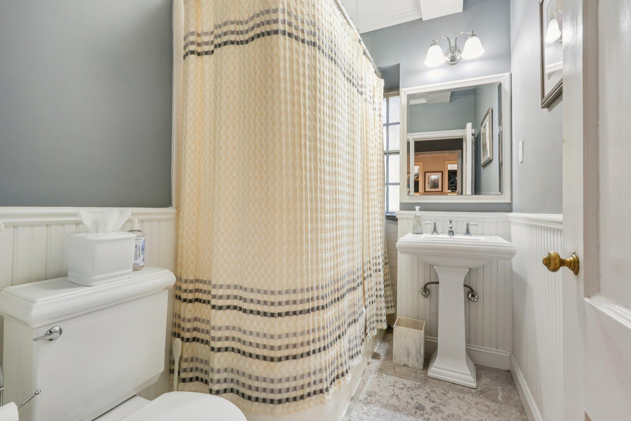 160 Middle Neck Road # 2 C, Great Neck, NY 11021