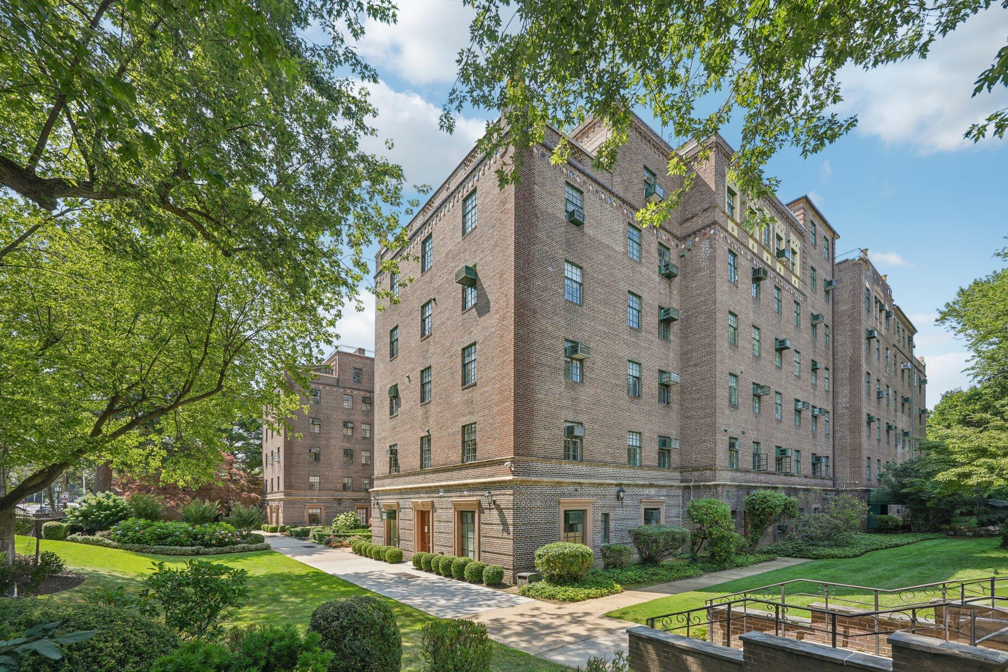 160 Middle Neck Road # 2 C, Great Neck, NY 11021