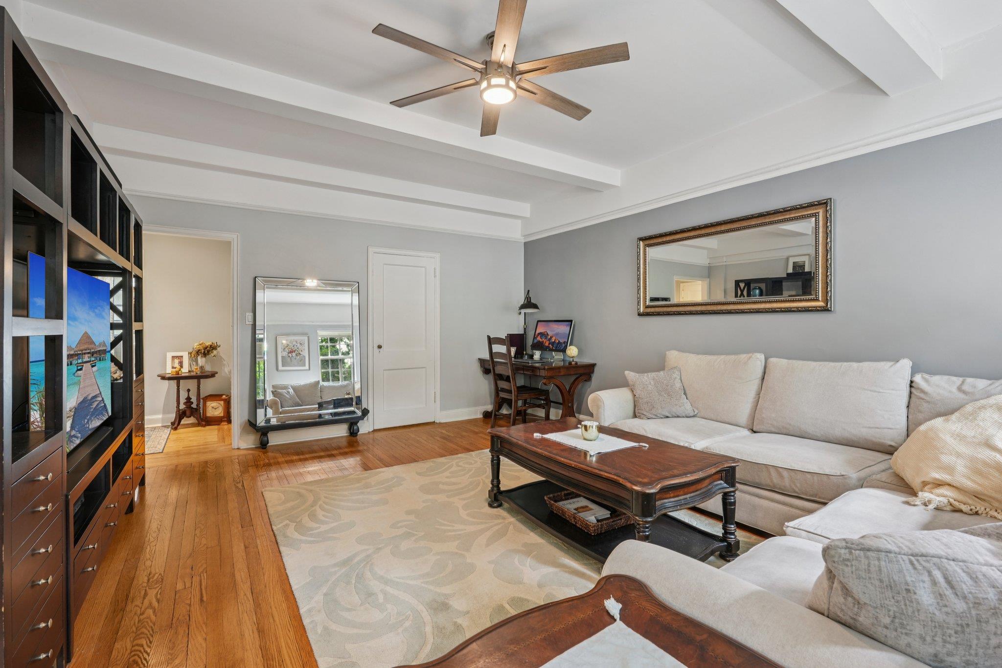 160 Middle Neck Road # 2 C, Great Neck, NY 11021