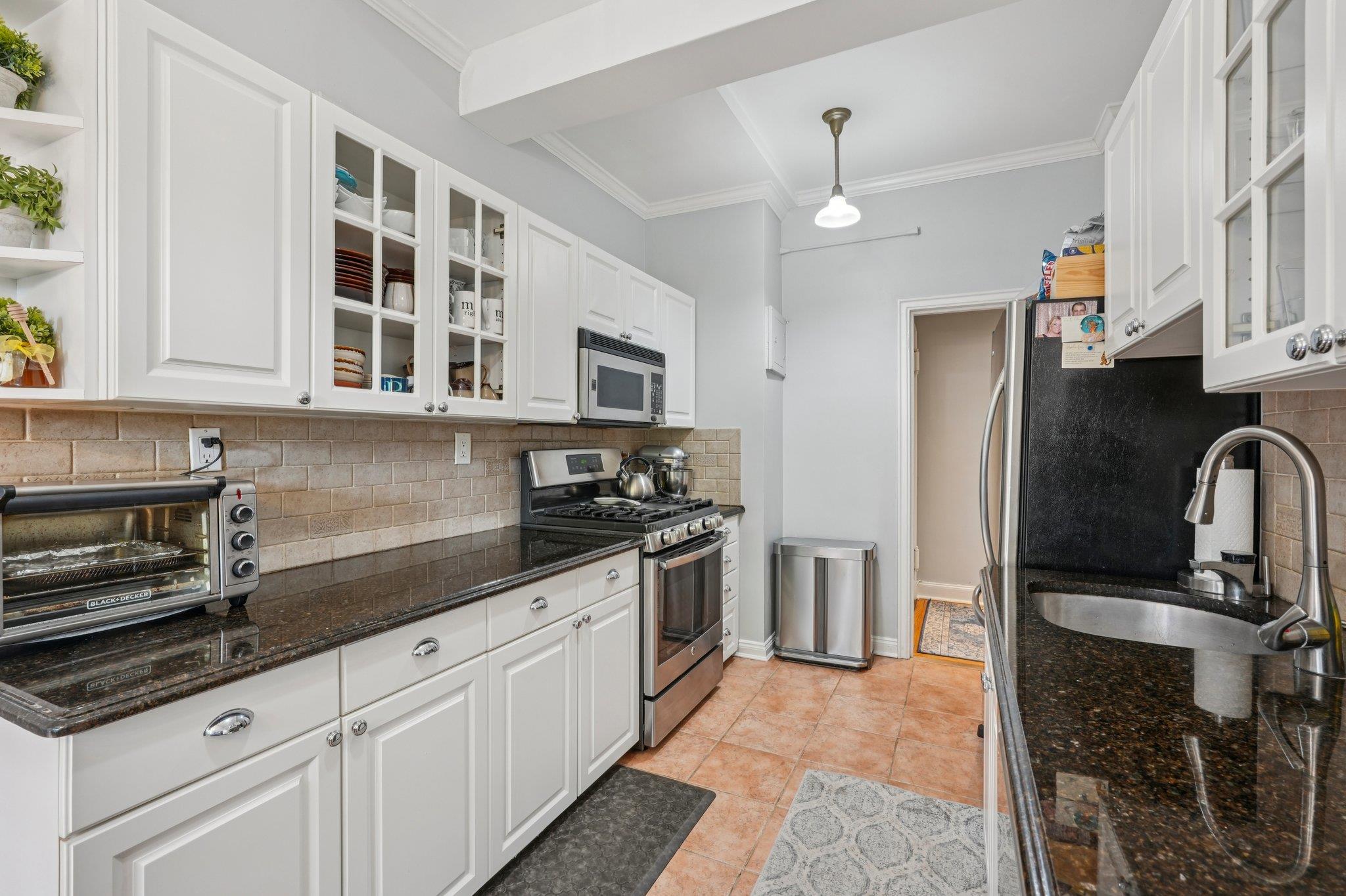 160 Middle Neck Road # 2 C, Great Neck, NY 11021