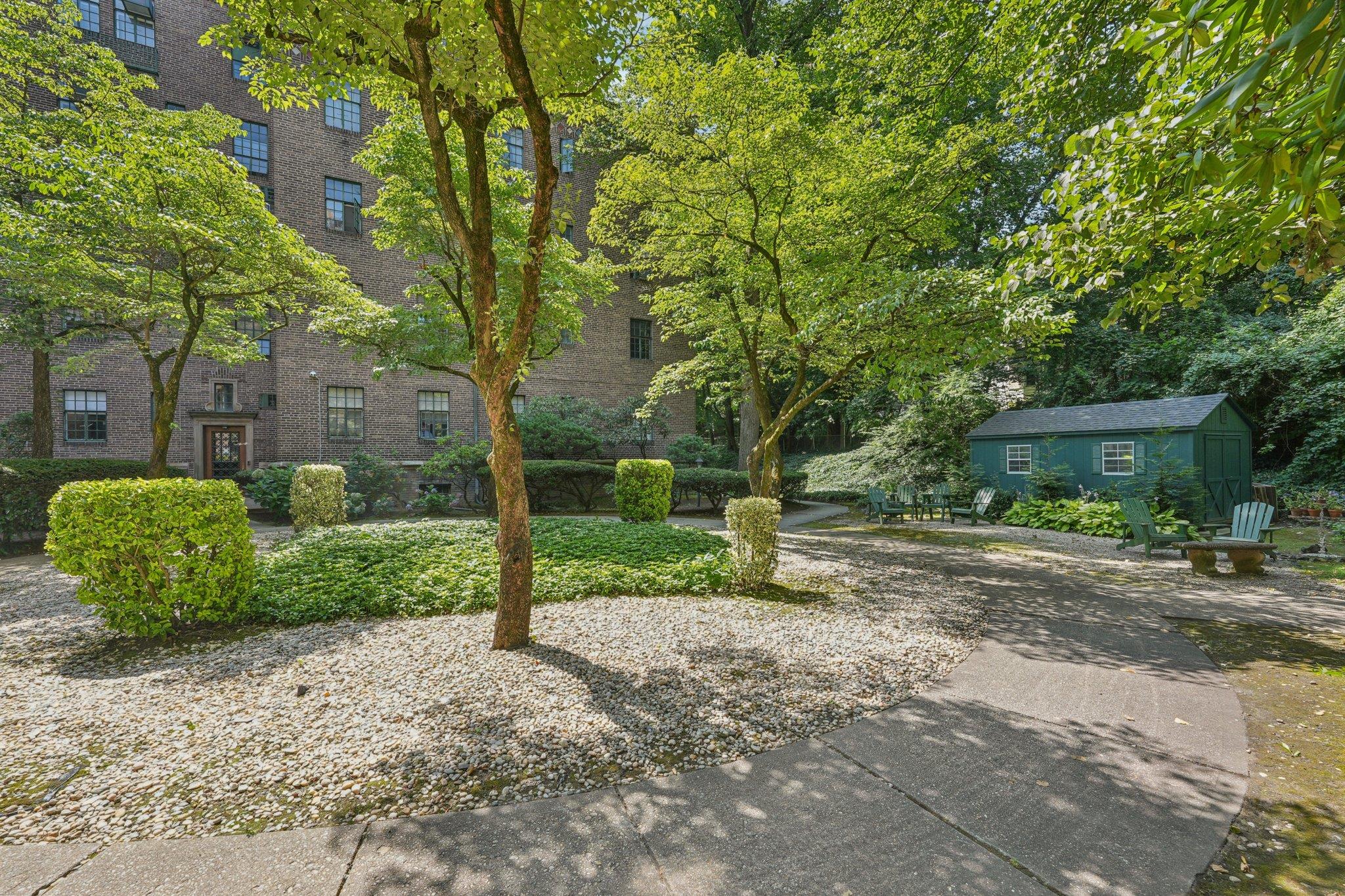 160 Middle Neck Road # 2 C, Great Neck, NY 11021