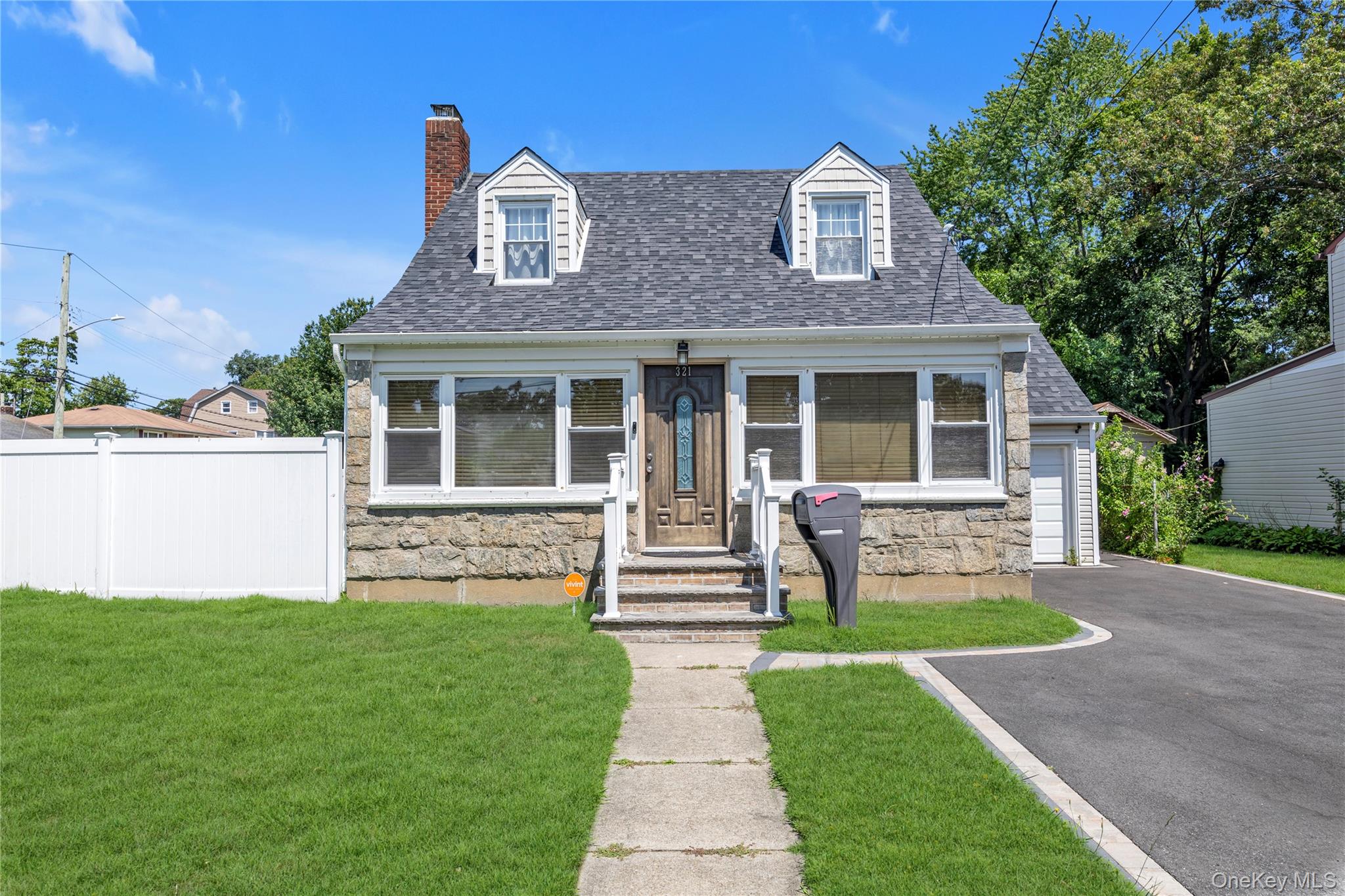 321 Washington Avenue, Roosevelt, NY 11575