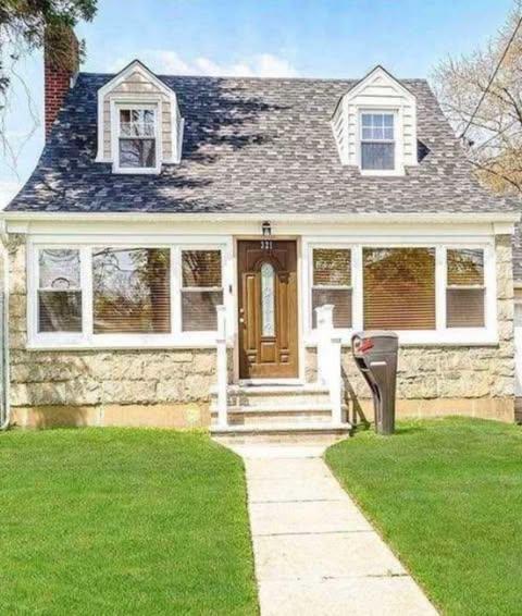 321 Washington Avenue, Roosevelt, NY 11575