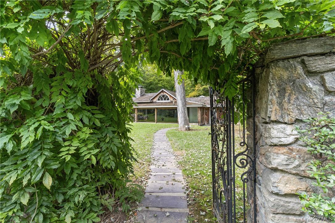 176 Honey Hollow (Main House) Road, Pound Ridge, NY 10576