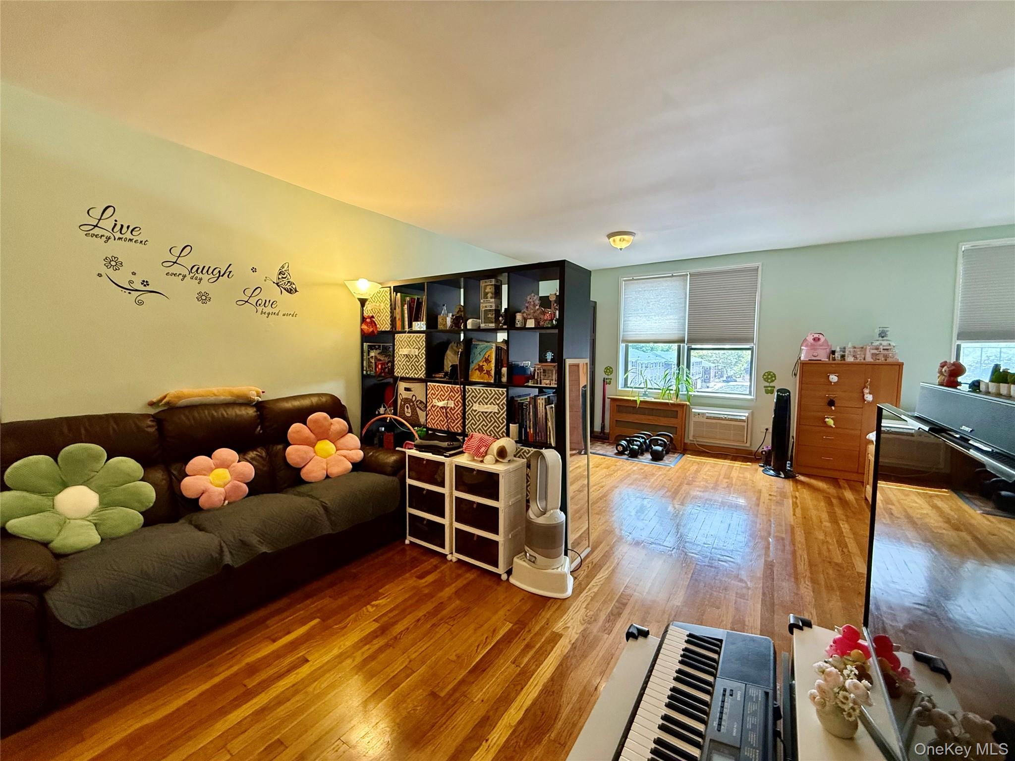 152-72 Melbourne Ave # 2A, Flushing, NY 11367