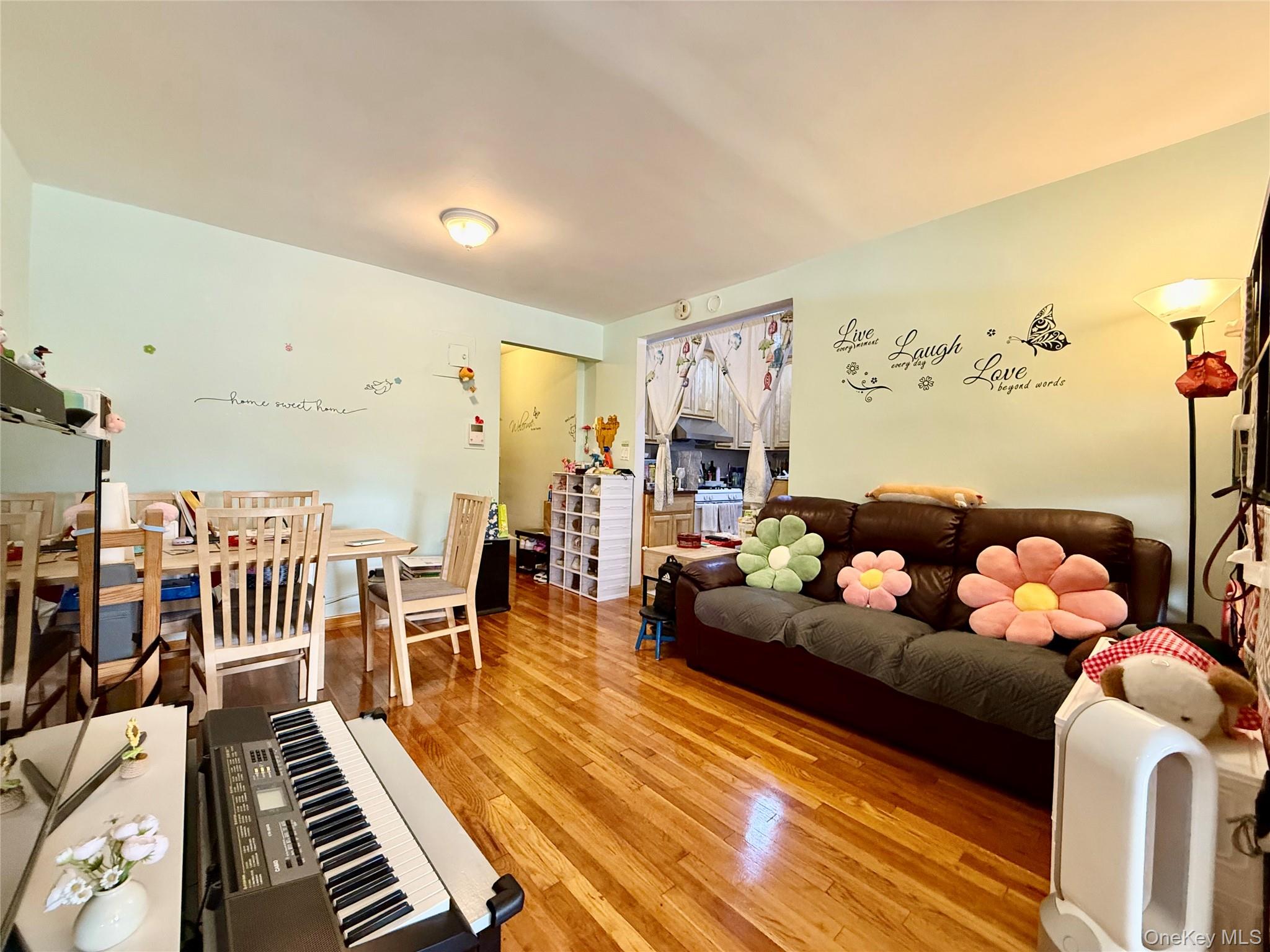 152-72 Melbourne Ave # 2A, Flushing, NY 11367