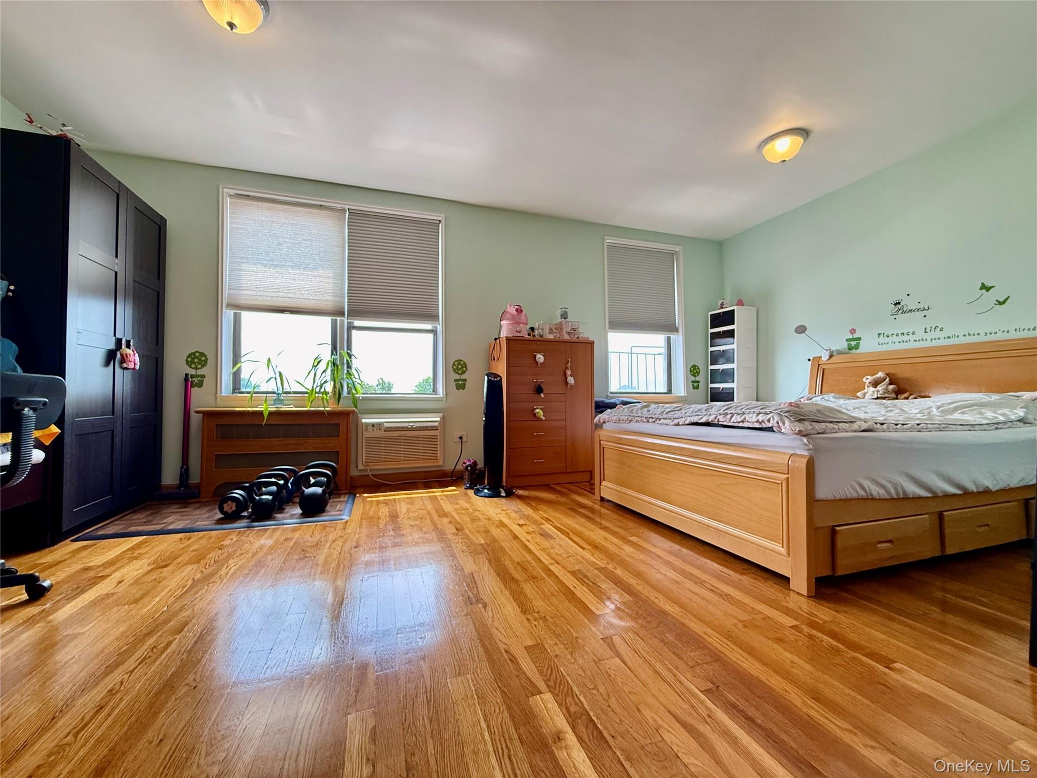 152-72 Melbourne Ave # 2A, Flushing, NY 11367