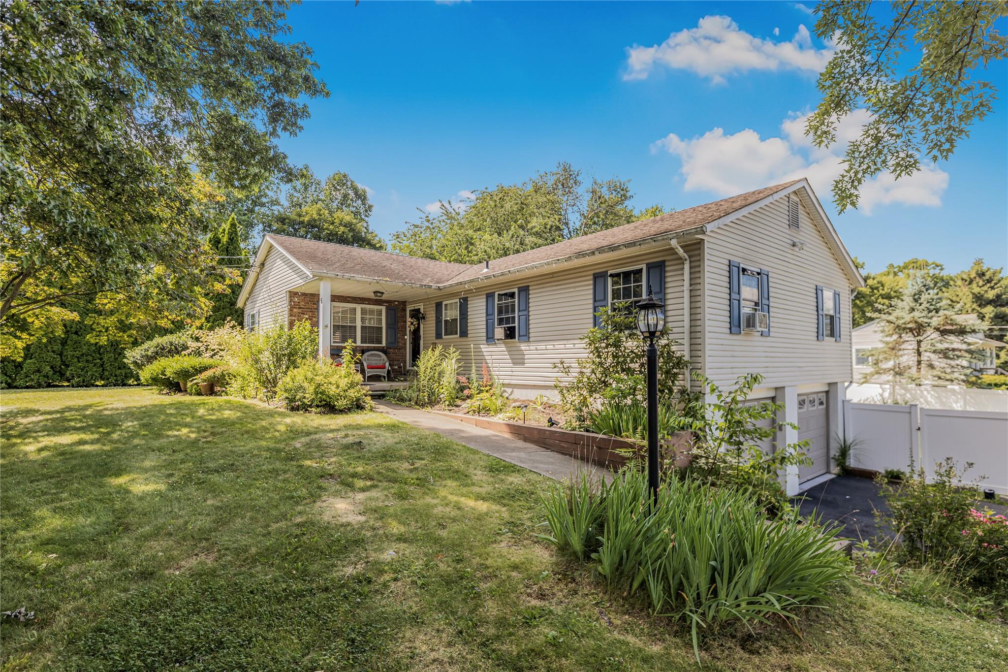 5 Queens Way, Newburgh, NY 12550