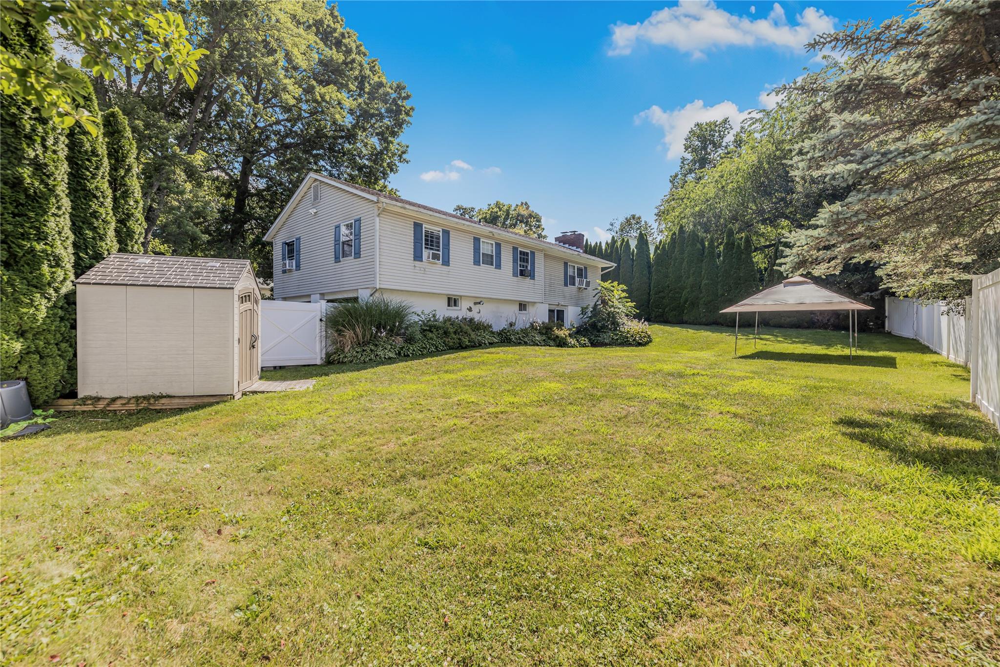 5 Queens Way, Newburgh, NY 12550