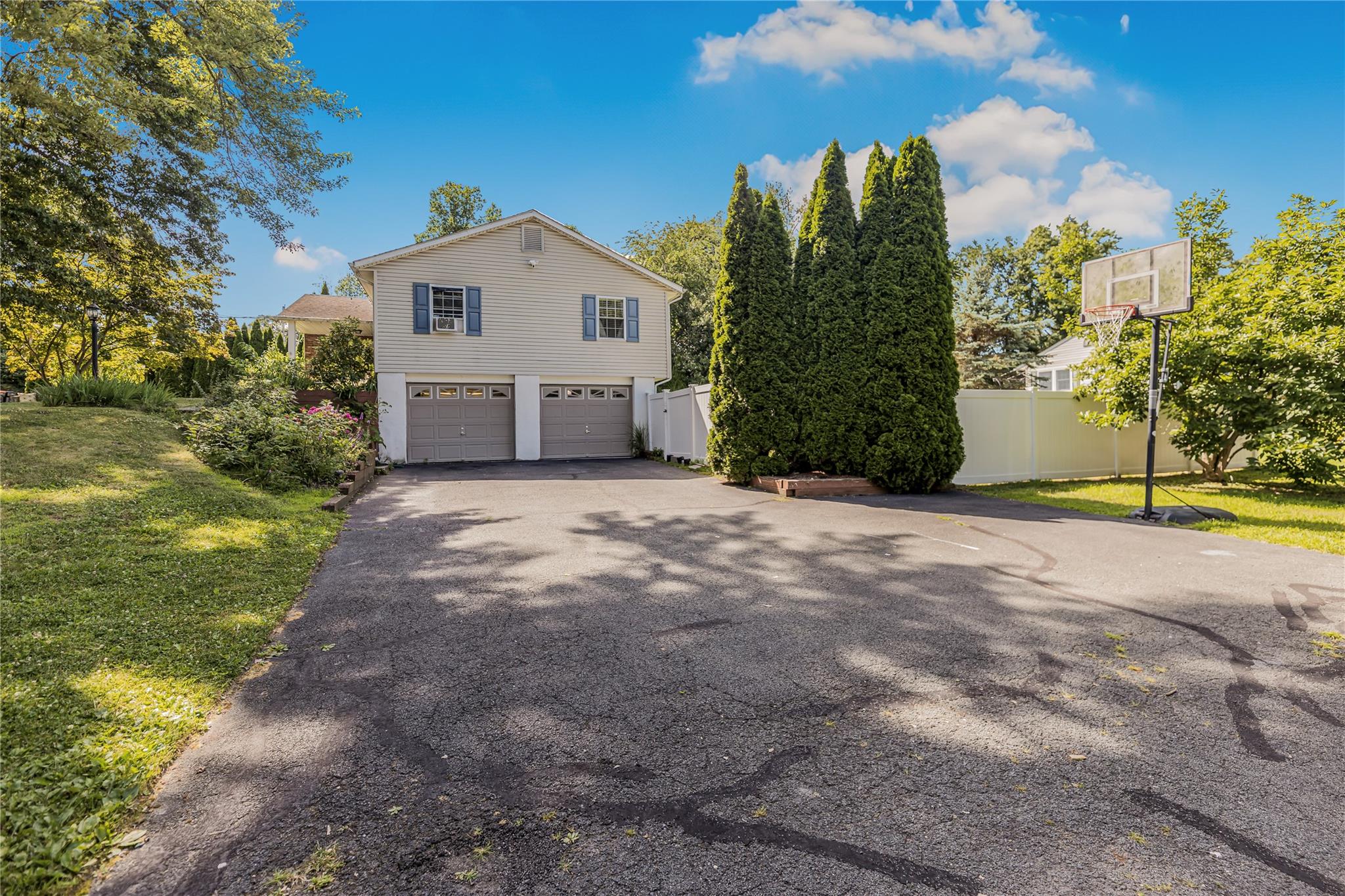 5 Queens Way, Newburgh, NY 12550