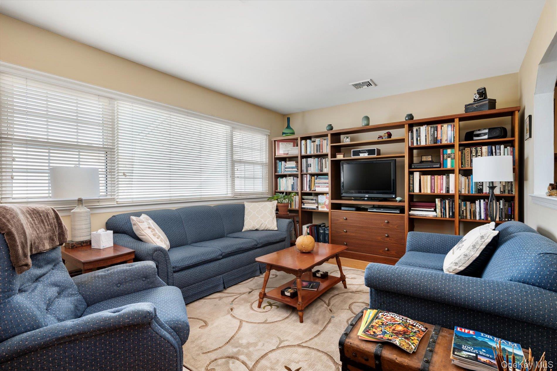 1 Atlantic Avenue # 28, Farmingdale, NY 11735