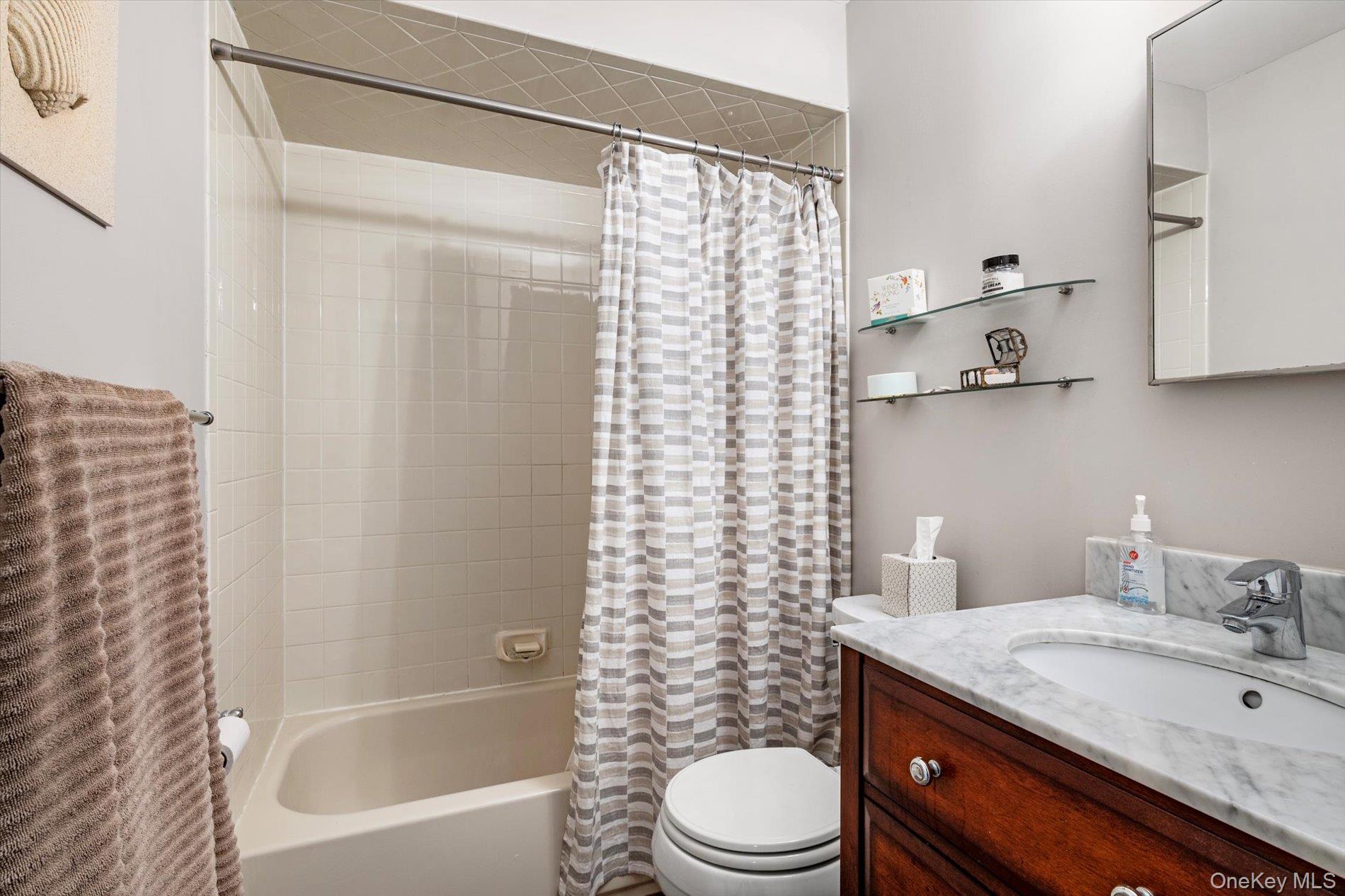 1 Atlantic Avenue # 28, Farmingdale, NY 11735