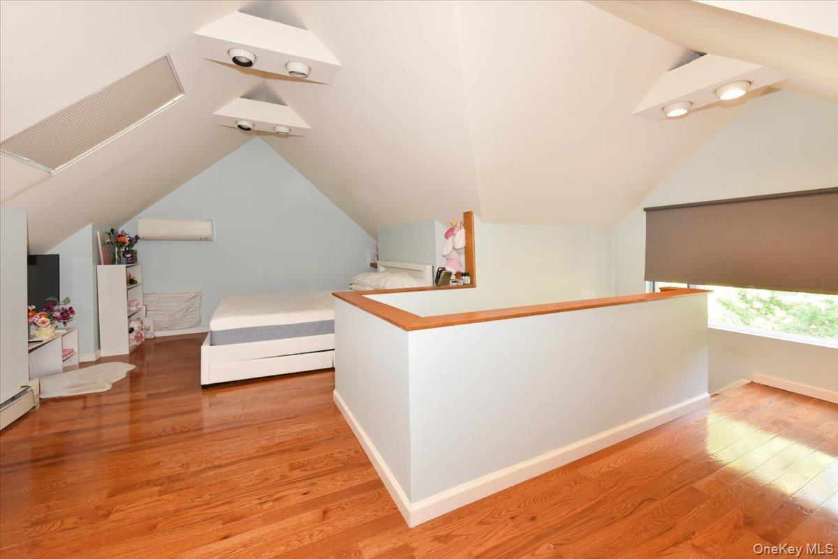 19346 McLaughlin Avenue, Holliswood, NY 11423