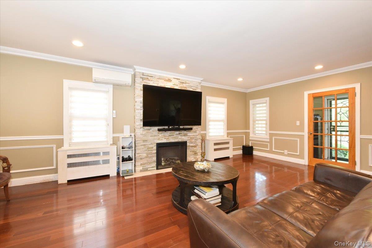 19346 McLaughlin Avenue, Holliswood, NY 11423