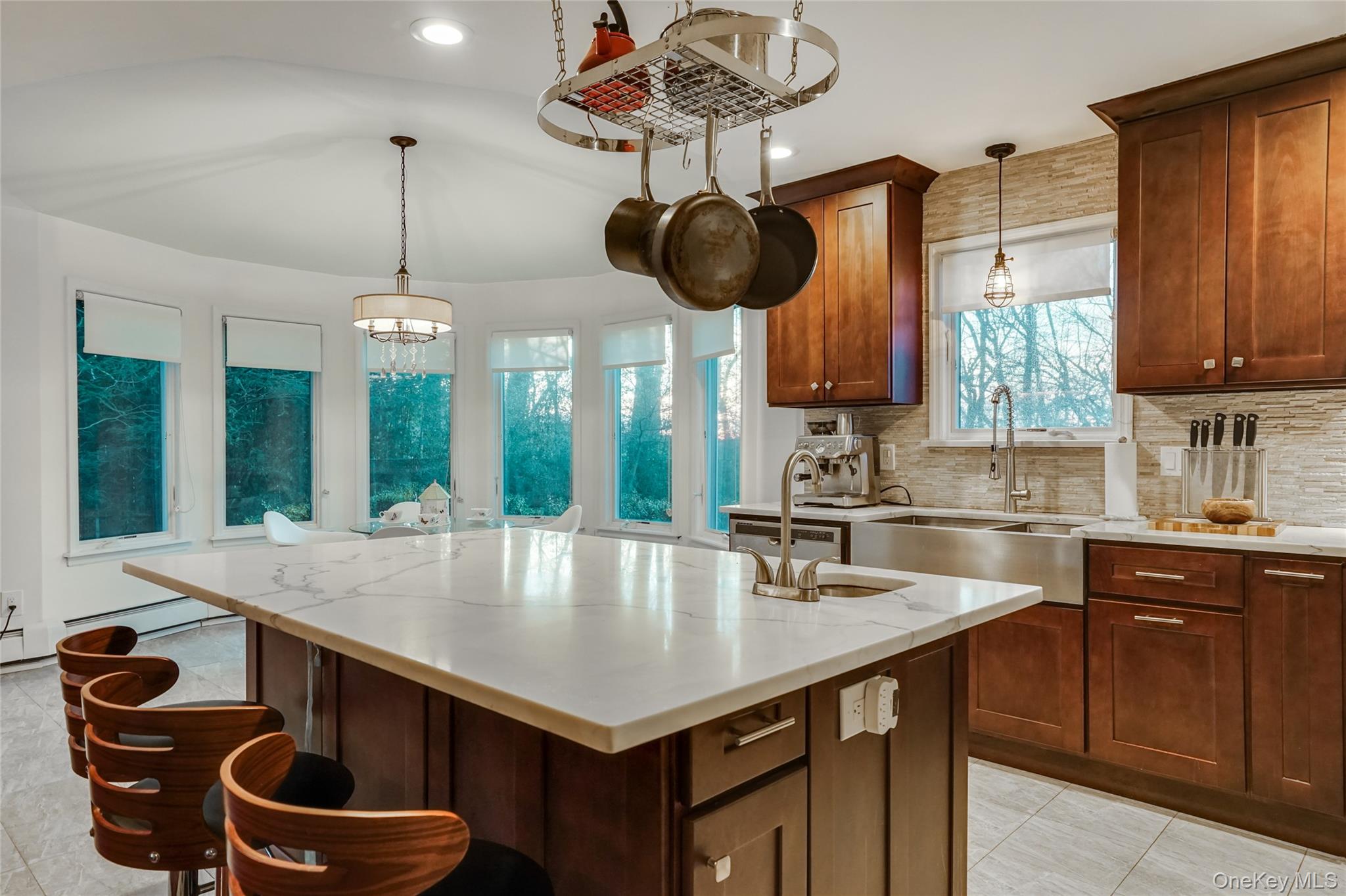 1041 Glen Cove Avenue, Roslyn Harbor, NY 11576