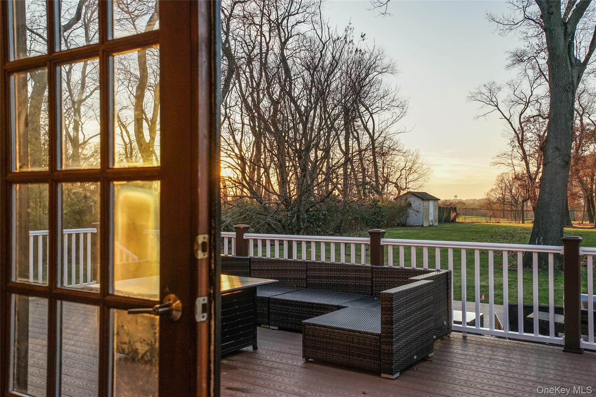 1041 Glen Cove Avenue, Roslyn Harbor, NY 11576