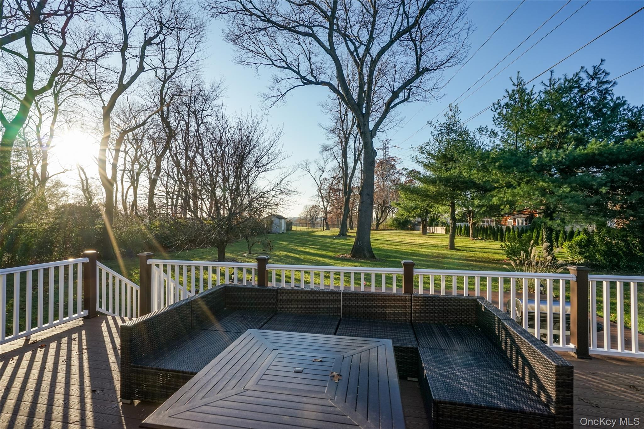 1041 Glen Cove Avenue, Roslyn Harbor, NY 11576