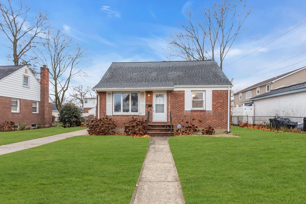 572 Maitland Street, East Meadow, NY 11554