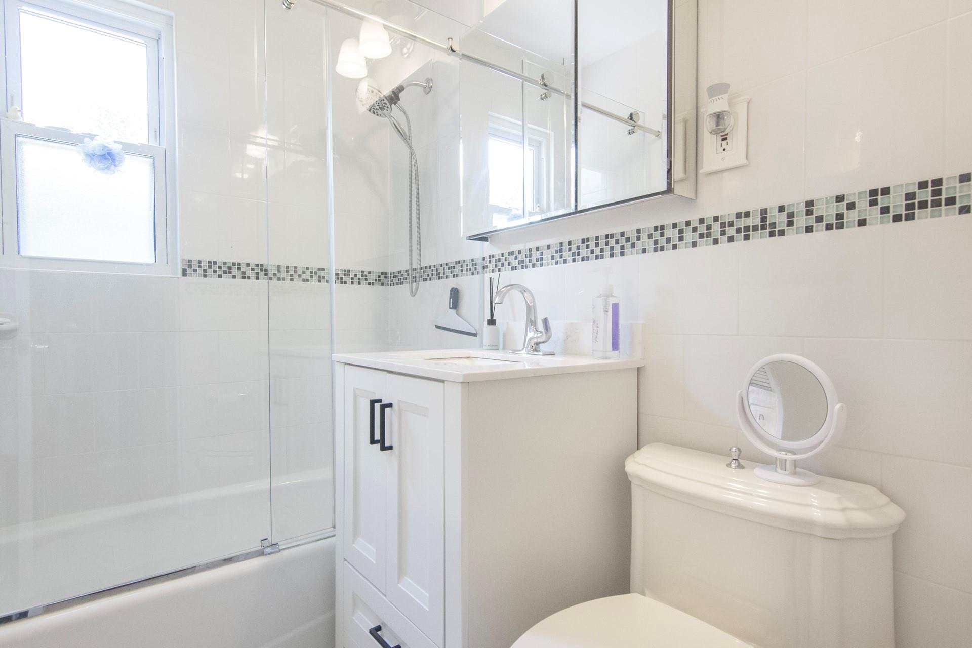 71-50 252 Street # 11B, Bellerose, NY 11426